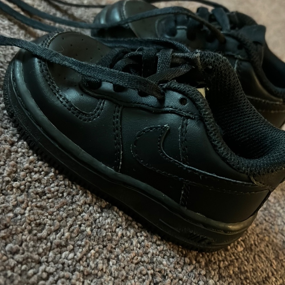 ALL BLACK NIKE FLAYS FOR INFANTS